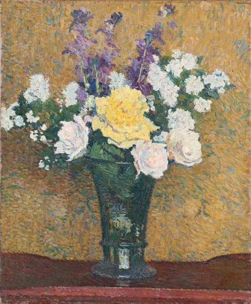 Roses et fleurs violettes dans le vase en verre