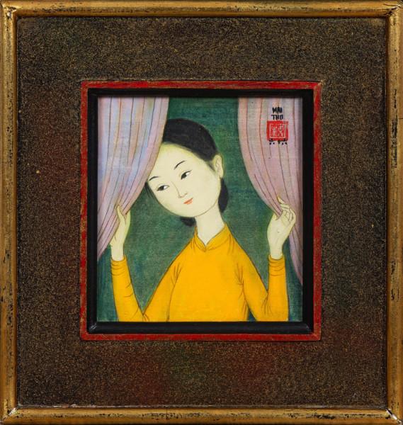 Femme aux rideaux